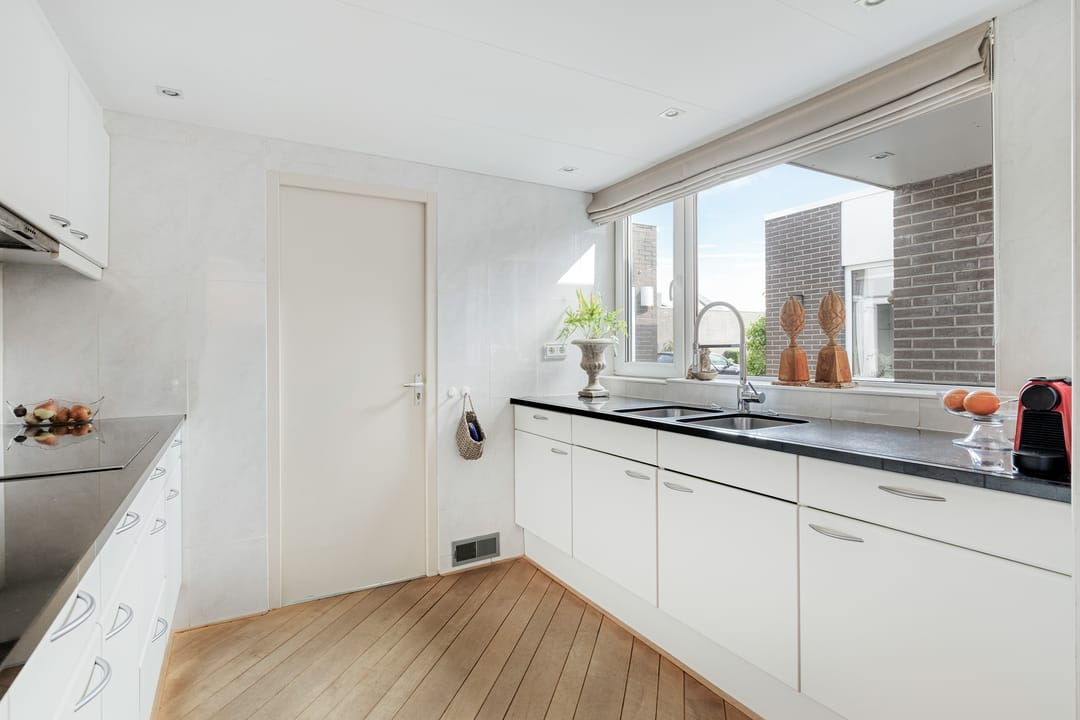 Spacious Bungalow with Deep Backyard Adjacent to Park in Harmelen — 17