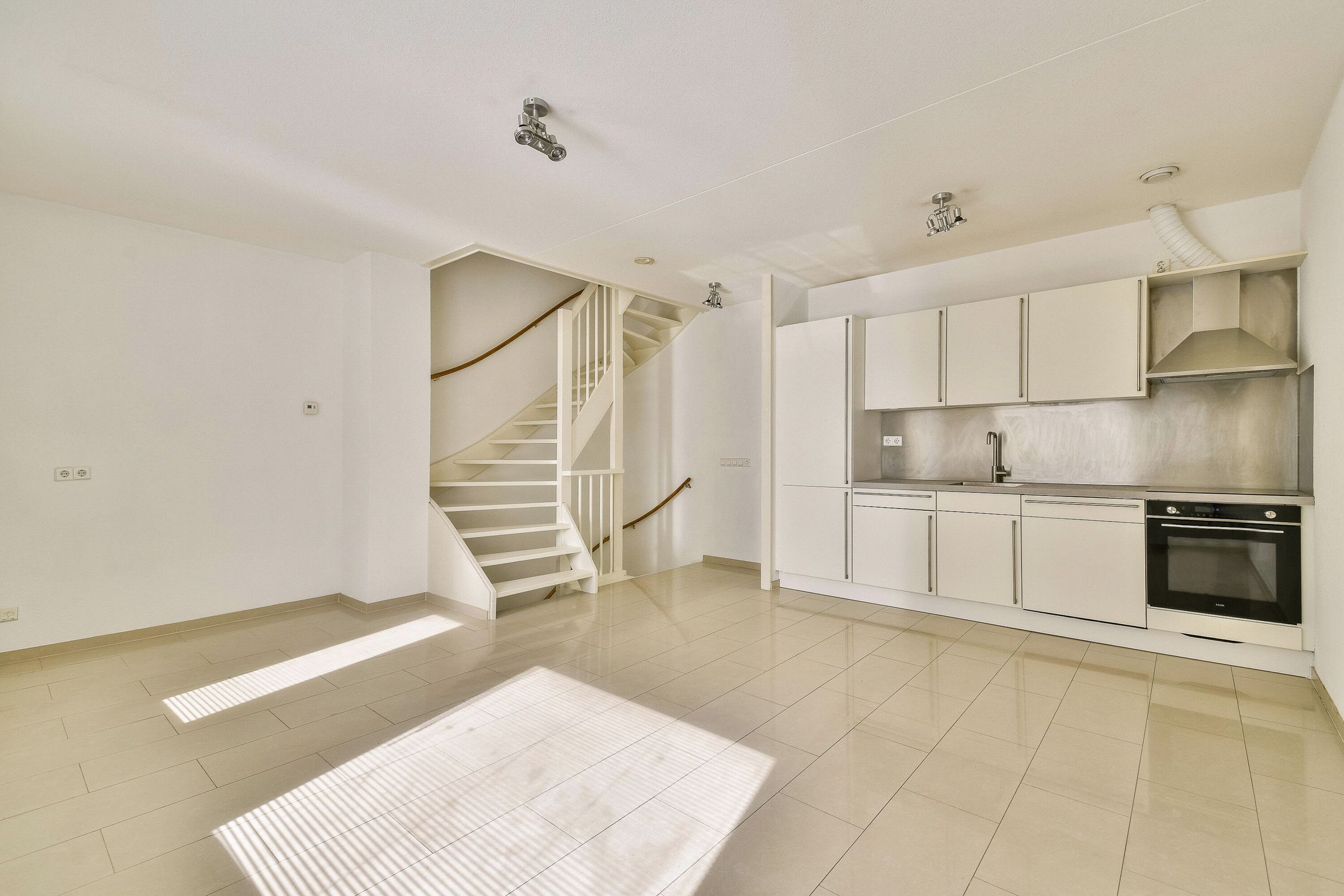 Foto 9 van Edmond Halleylaan 5