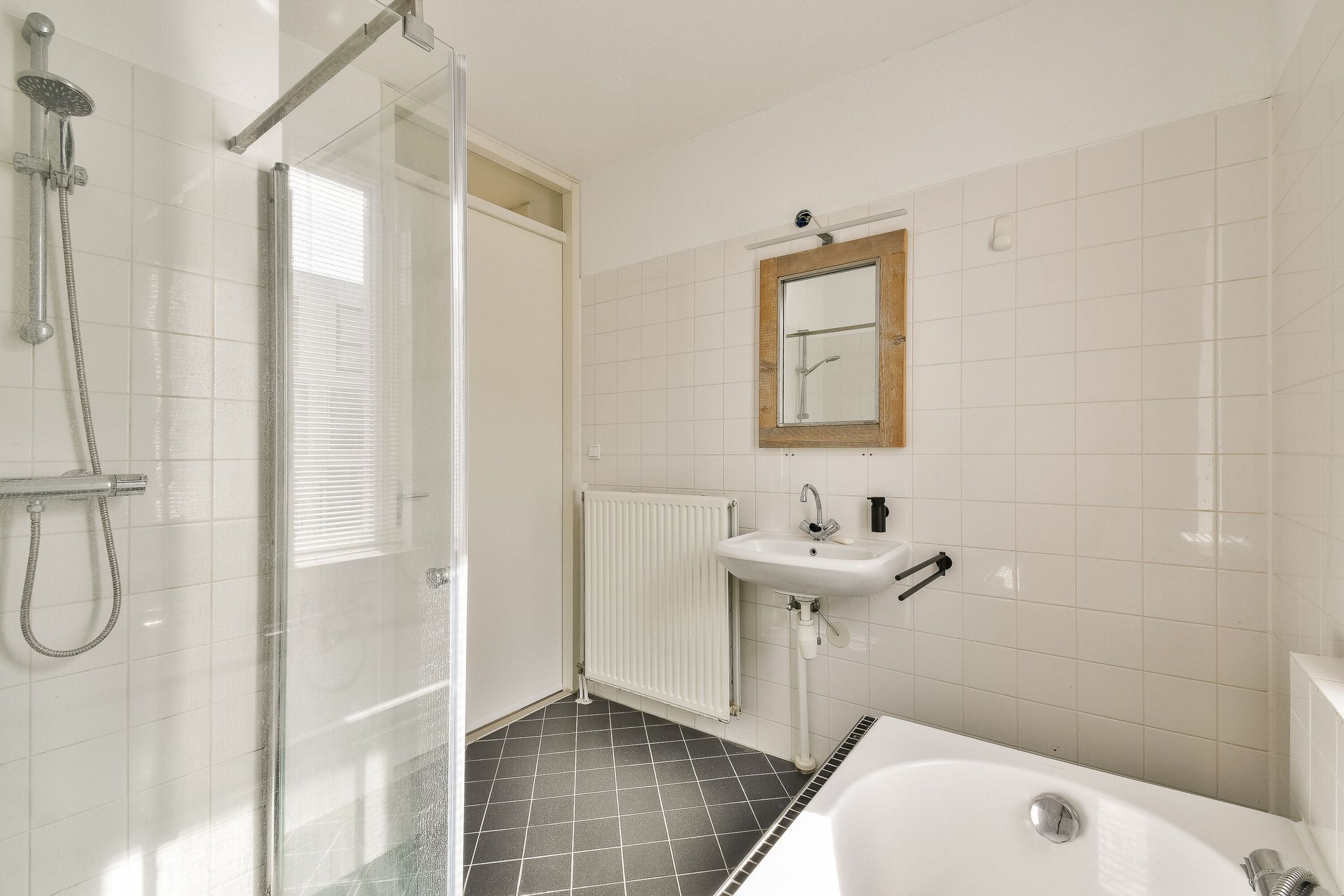 Foto 15 van Edmond Halleylaan 5