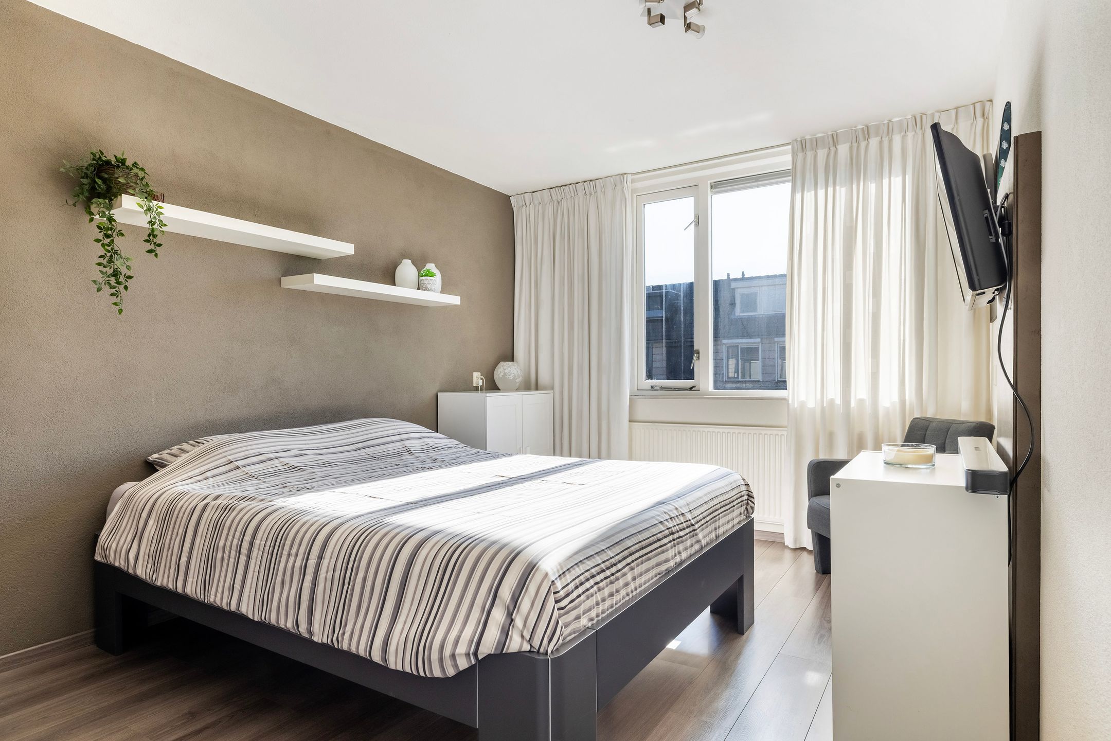 Photo 21 of Spinozastraat 9