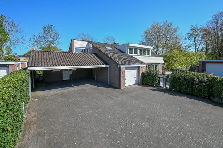 Photo 2 of Dokter Mees ten Oeverlaan 28