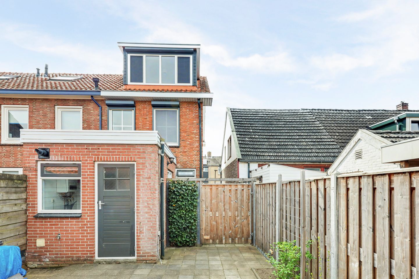 Well-maintained corner home with deep garden and attic conversion in Winterswijk — 44