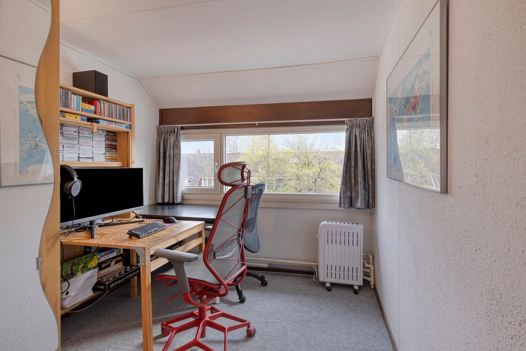 Spacious Family Home in Green Hanevoet Neighborhood of Eindhoven — 26