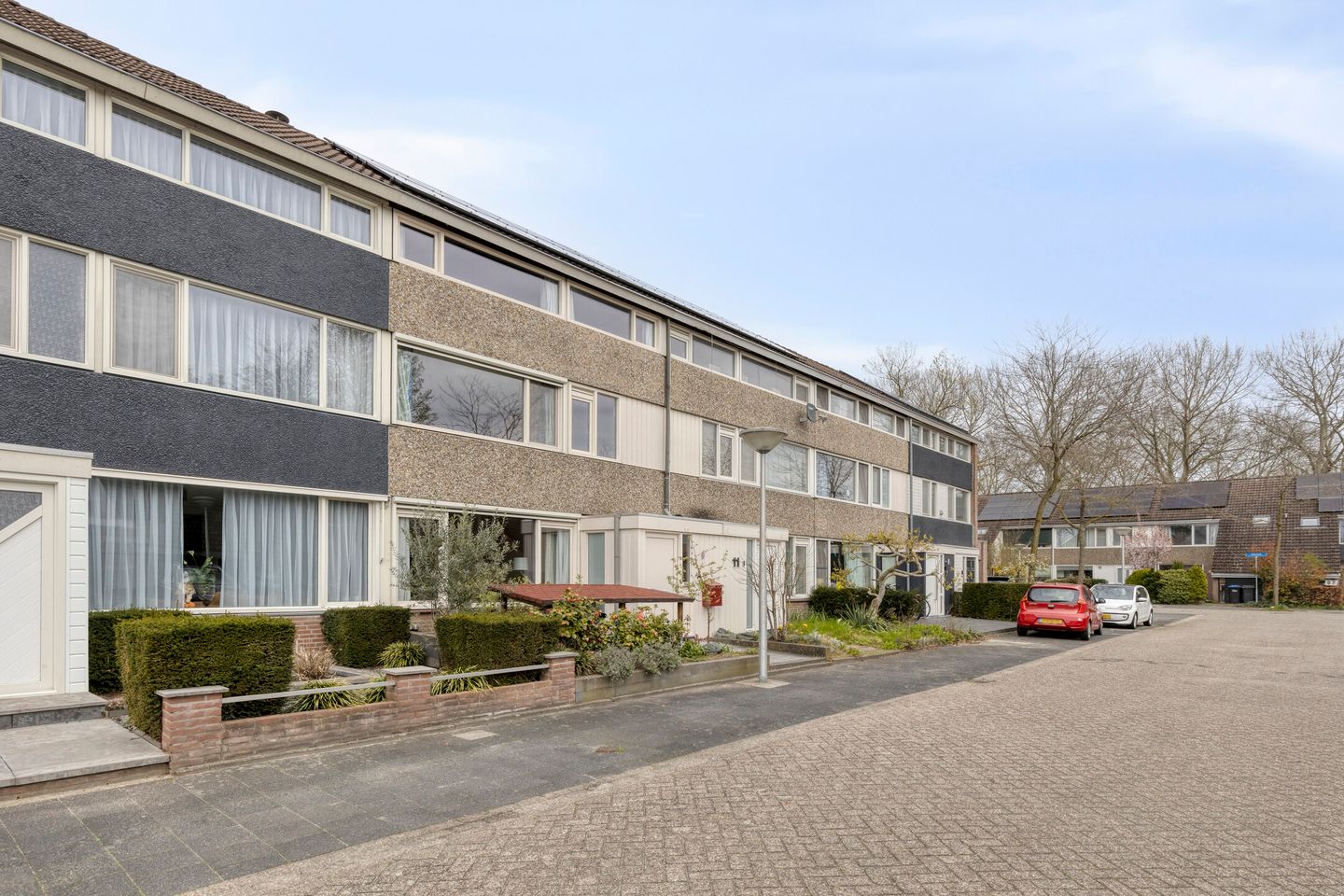 Spacious Family Home in Green Hanevoet Neighborhood of Eindhoven — 29