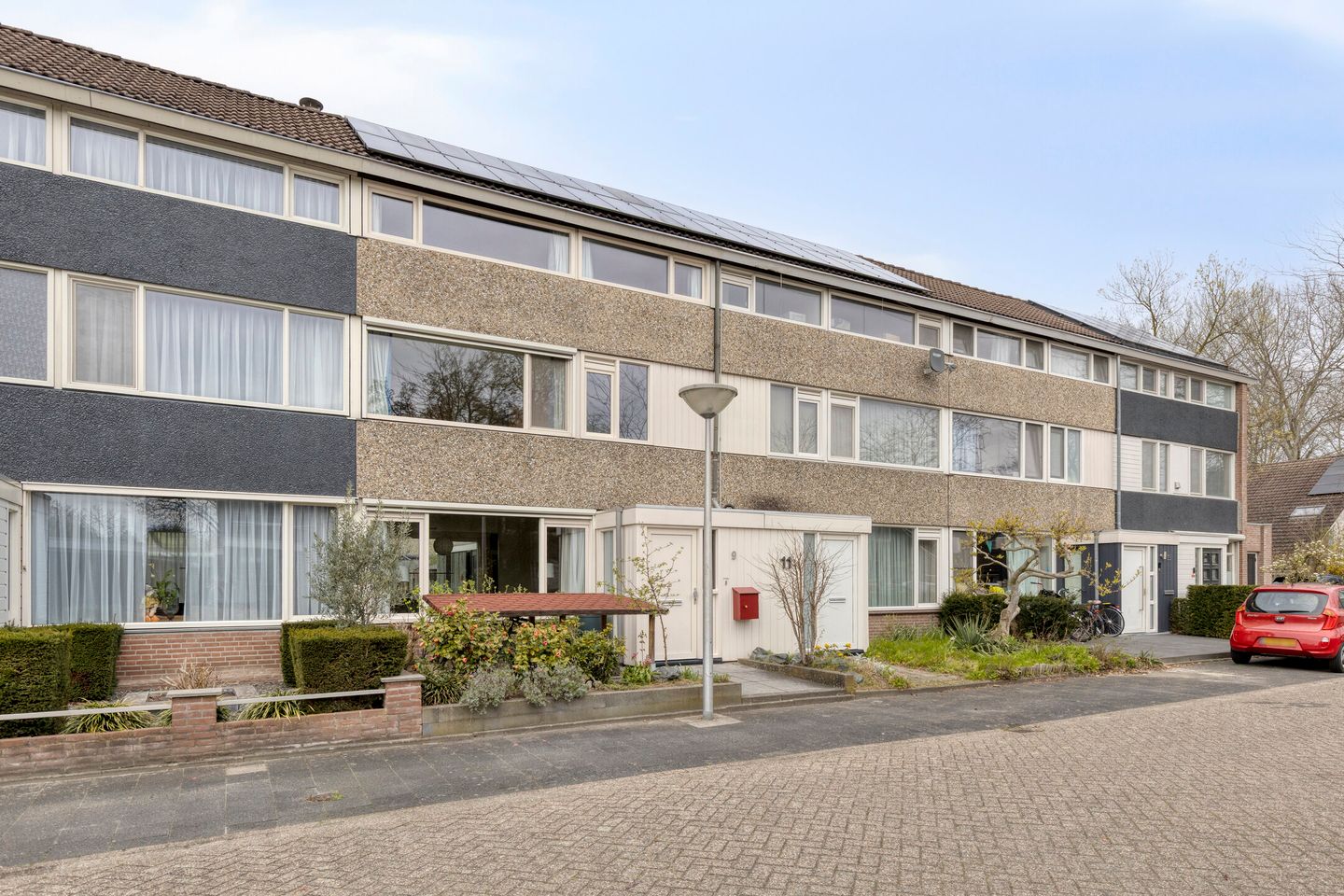 Spacious Family Home in Green Hanevoet Neighborhood of Eindhoven — 34