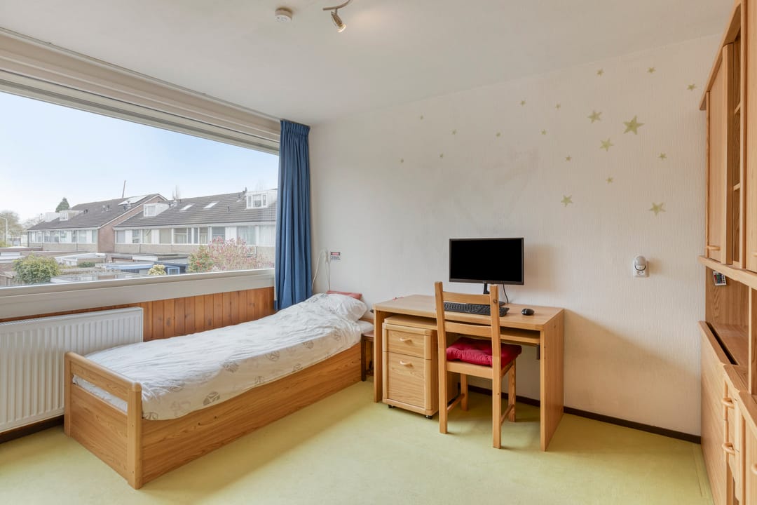 Spacious Family Home in Green Hanevoet Neighborhood of Eindhoven — 23