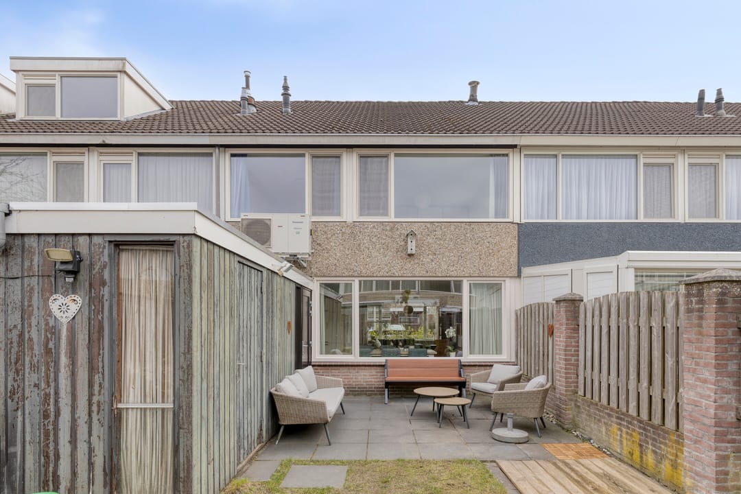 Spacious Family Home in Green Hanevoet Neighborhood of Eindhoven — 32