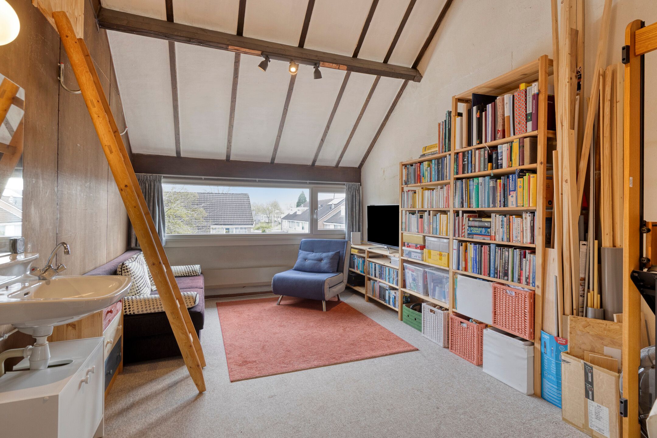 Spacious Family Home in Green Hanevoet Neighborhood of Eindhoven — 27