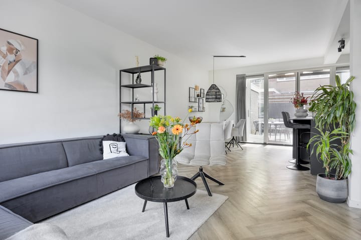 Photo 3 of Esdoornstraat 9