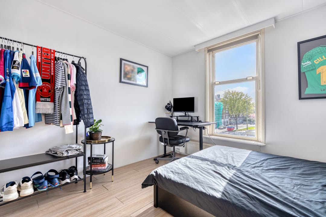 Recently Refreshed 4-Bedroom Upper Apartment Near TU Delft — 17