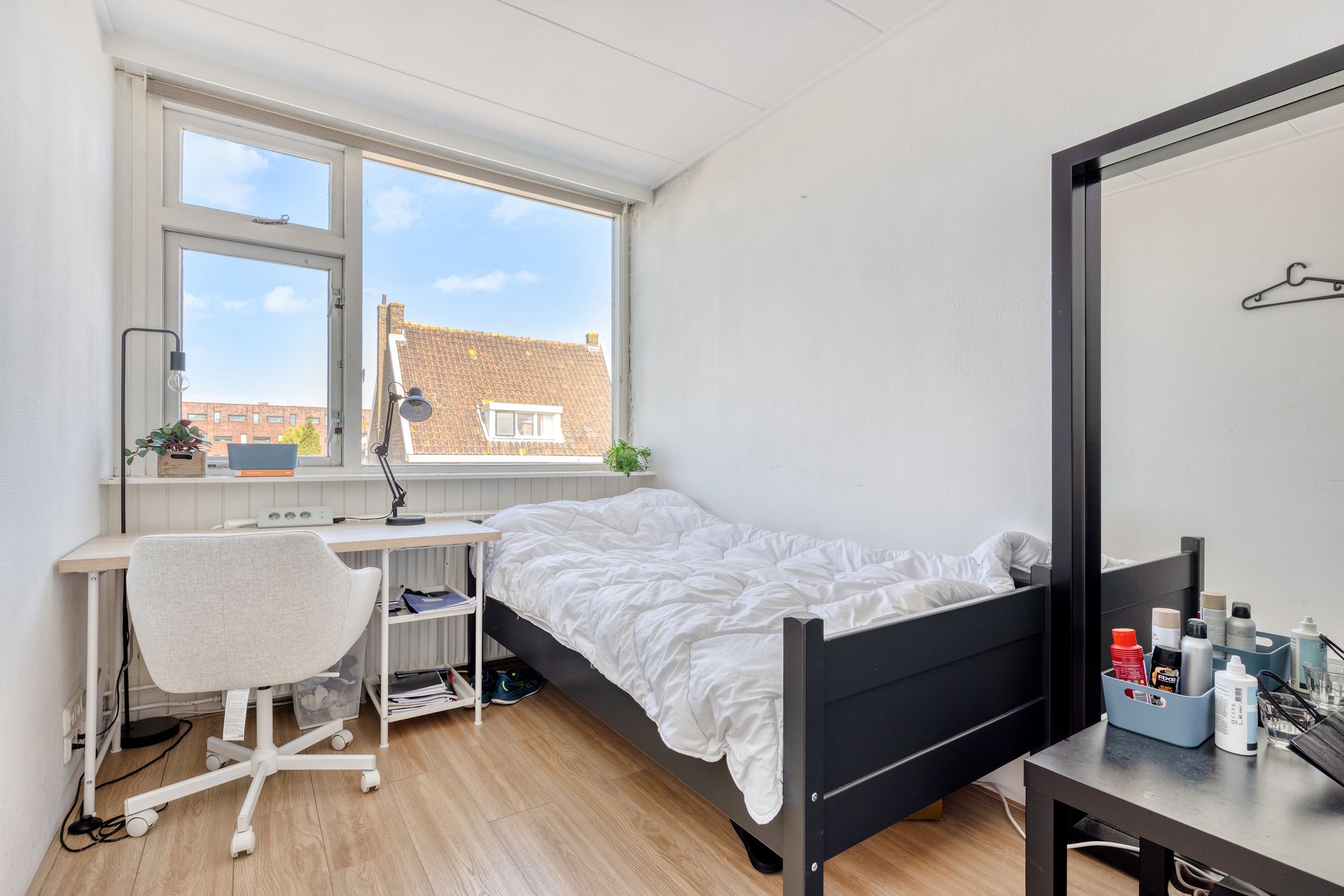 Recently Refreshed 4-Bedroom Upper Apartment Near TU Delft — 21