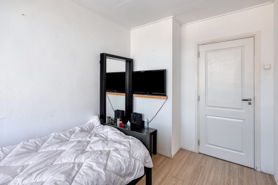 Recently Refreshed 4-Bedroom Upper Apartment Near TU Delft — 22