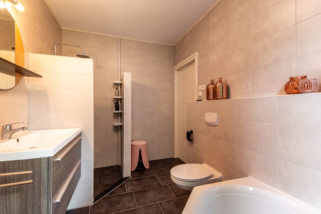 Spacious detached villa with ground floor bedroom and bathroom in sought-after Lelystad neighborhood — 23