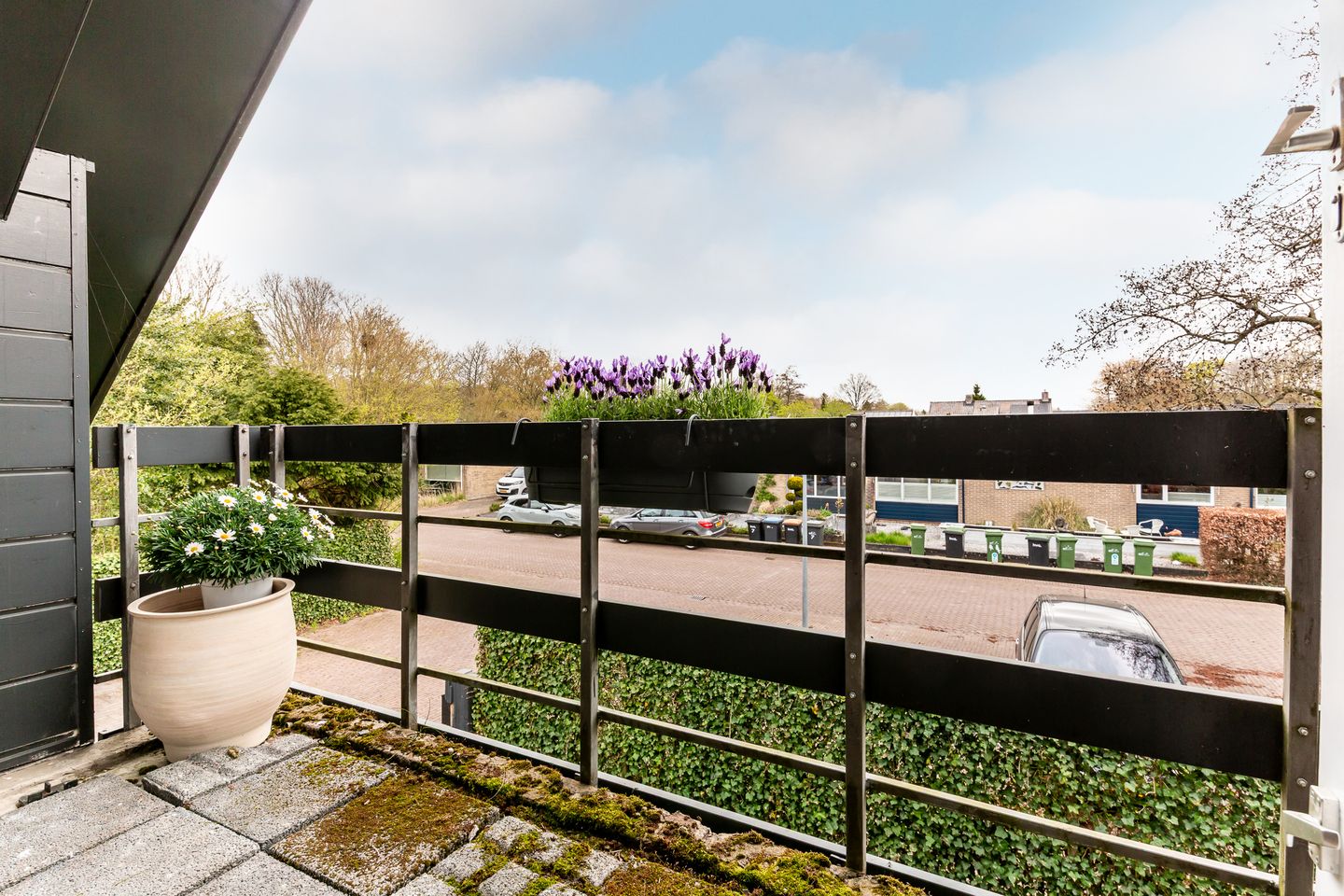 Spacious detached villa with ground floor bedroom and bathroom in sought-after Lelystad neighborhood — 35