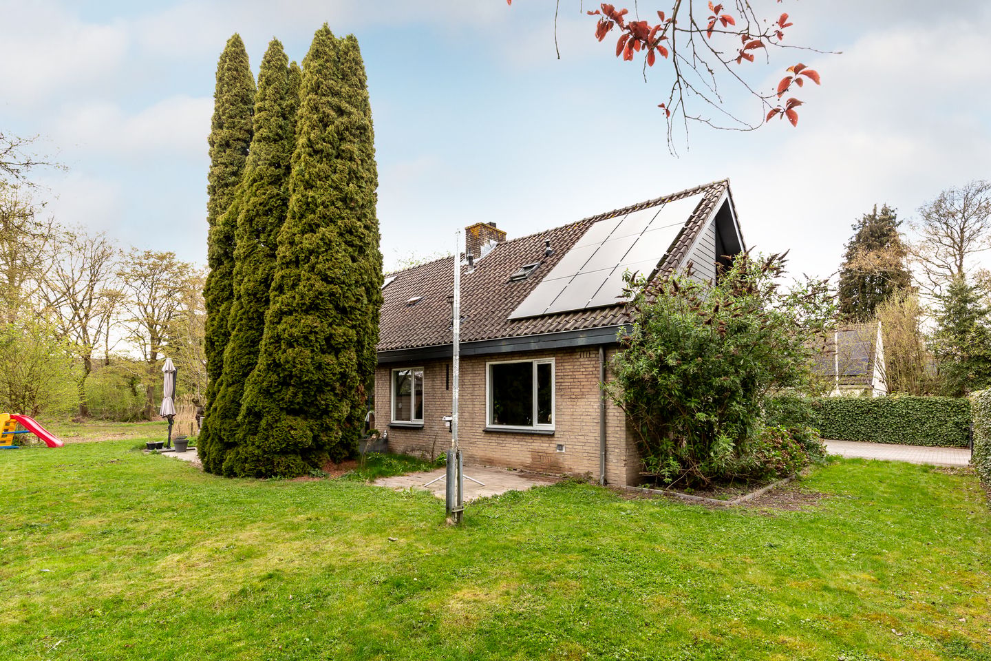 Spacious detached villa with ground floor bedroom and bathroom in sought-after Lelystad neighborhood — 40