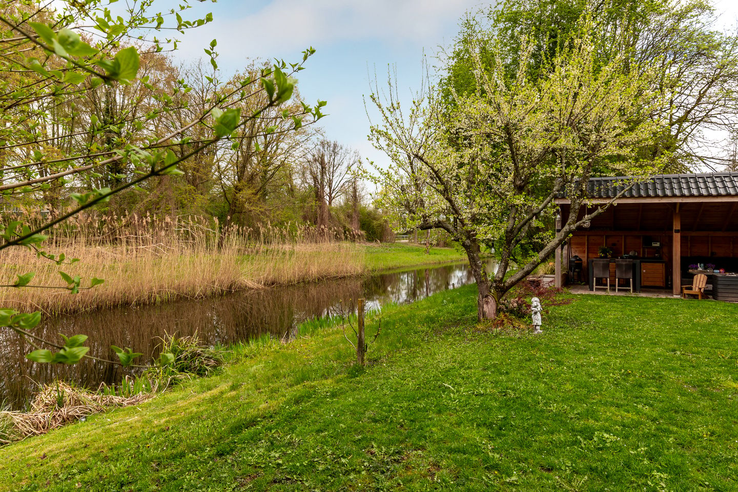Spacious detached villa with ground floor bedroom and bathroom in sought-after Lelystad neighborhood — 44