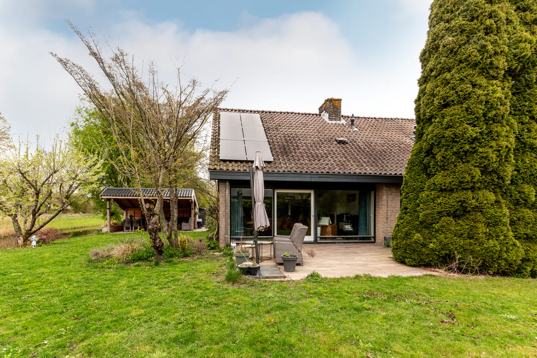 Spacious detached villa with ground floor bedroom and bathroom in sought-after Lelystad neighborhood — 41