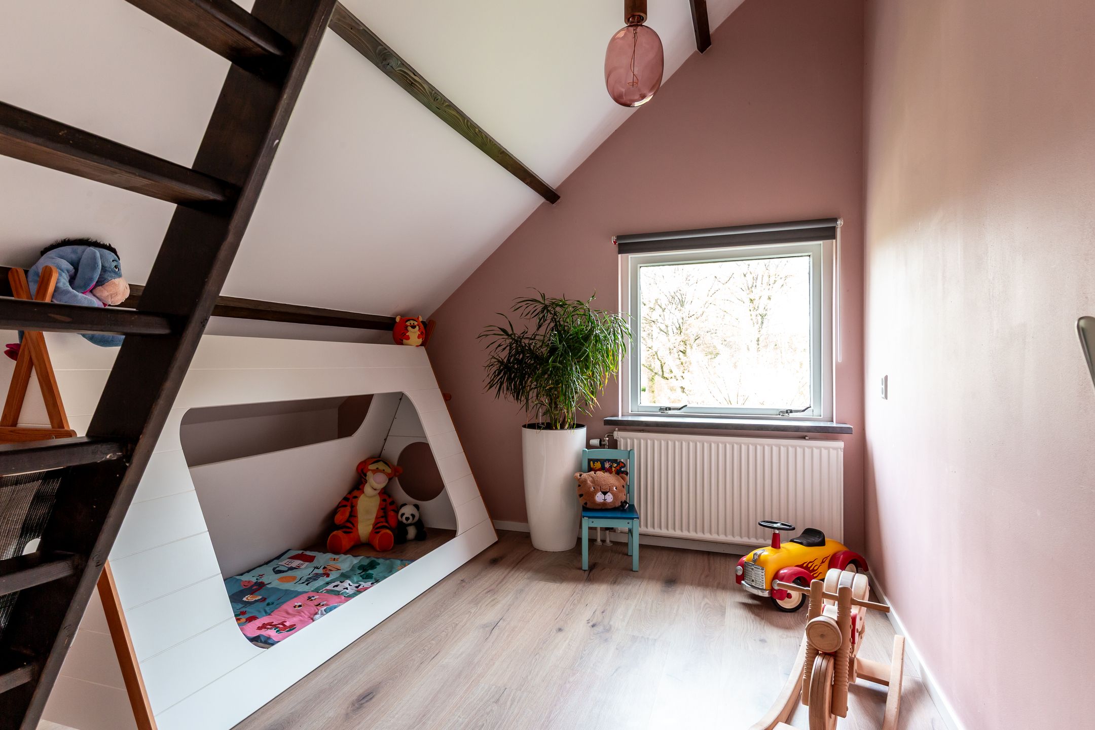 Spacious detached villa with ground floor bedroom and bathroom in sought-after Lelystad neighborhood — 27