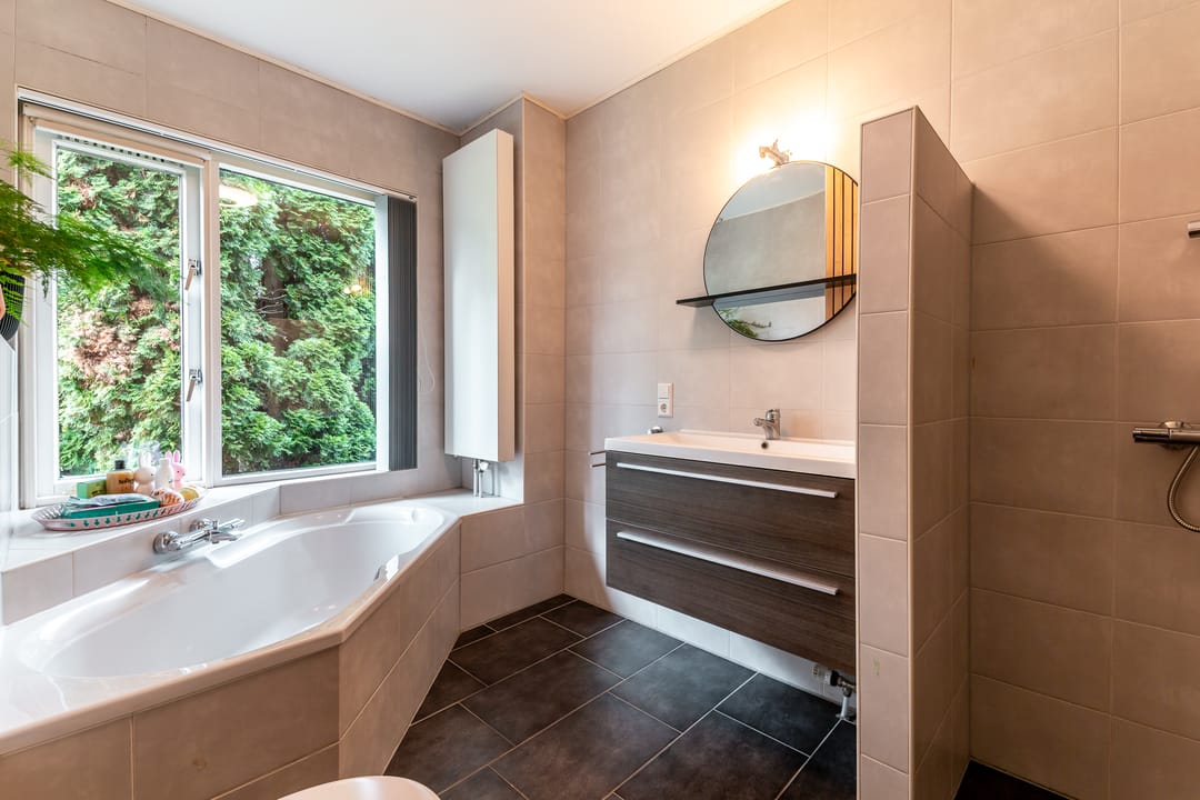 Spacious detached villa with ground floor bedroom and bathroom in sought-after Lelystad neighborhood — 22