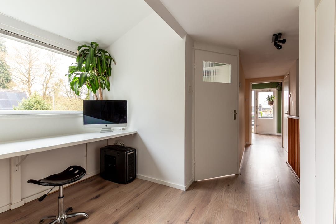 Spacious detached villa with ground floor bedroom and bathroom in sought-after Lelystad neighborhood — 31