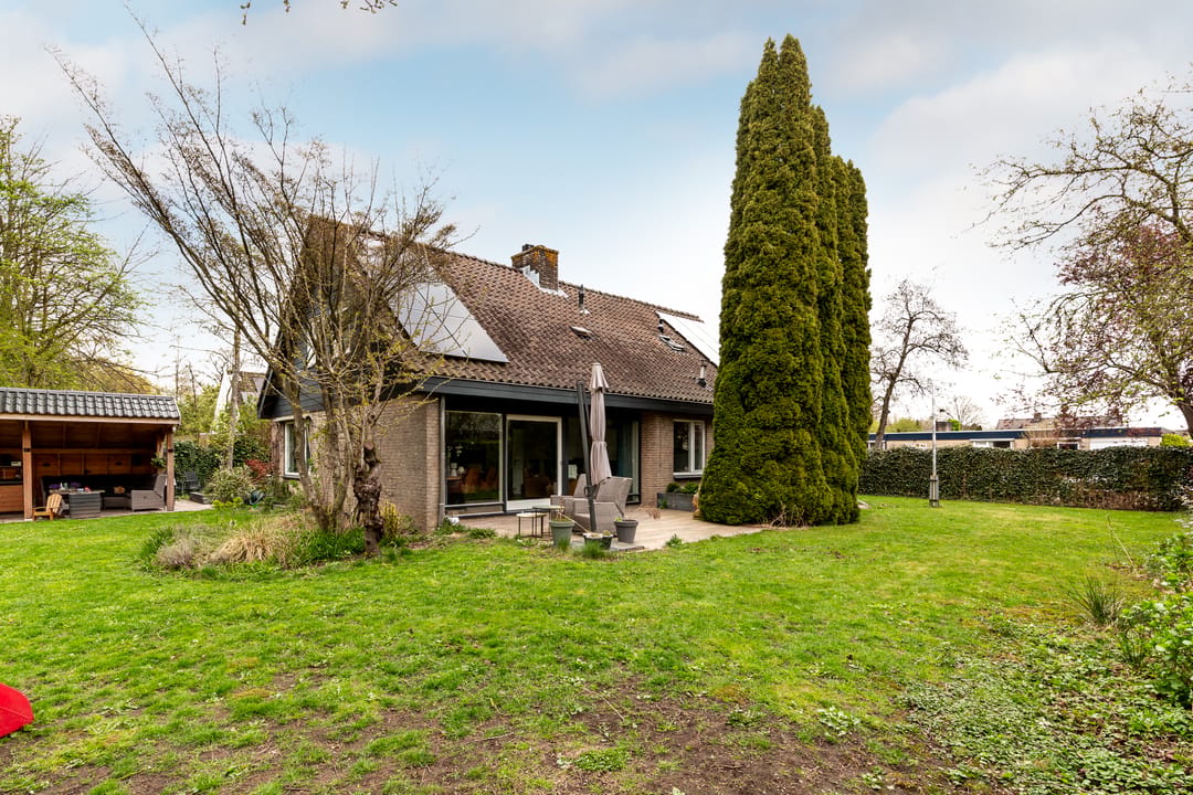 Spacious detached villa with ground floor bedroom and bathroom in sought-after Lelystad neighborhood — 38