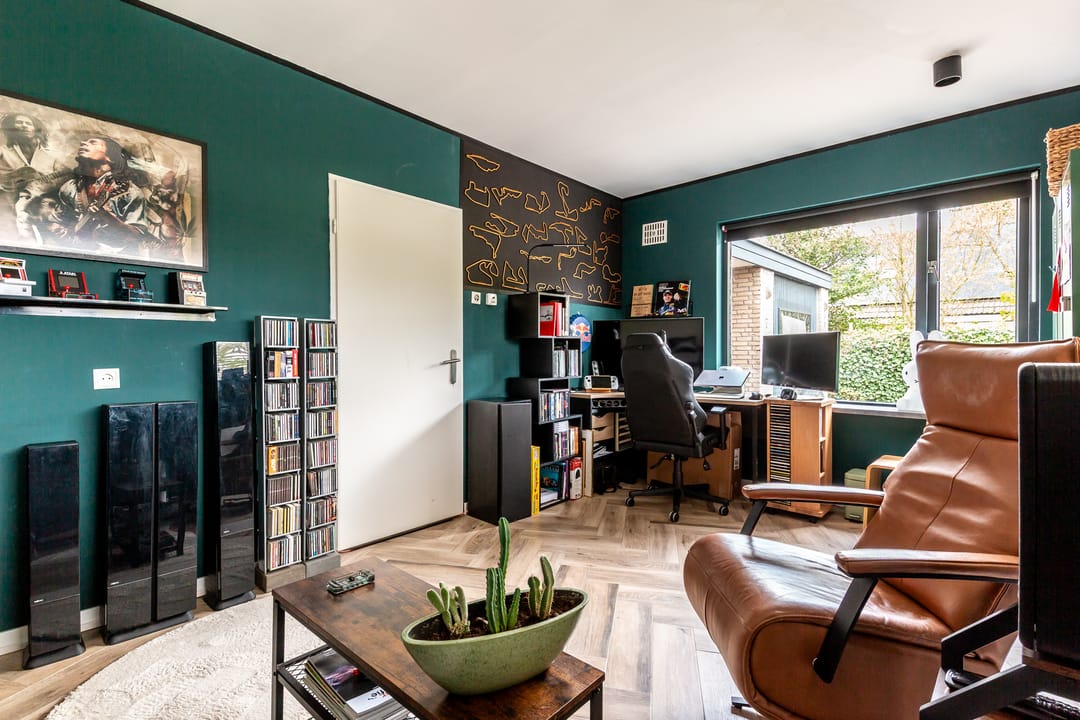 Spacious detached villa with ground floor bedroom and bathroom in sought-after Lelystad neighborhood — 17