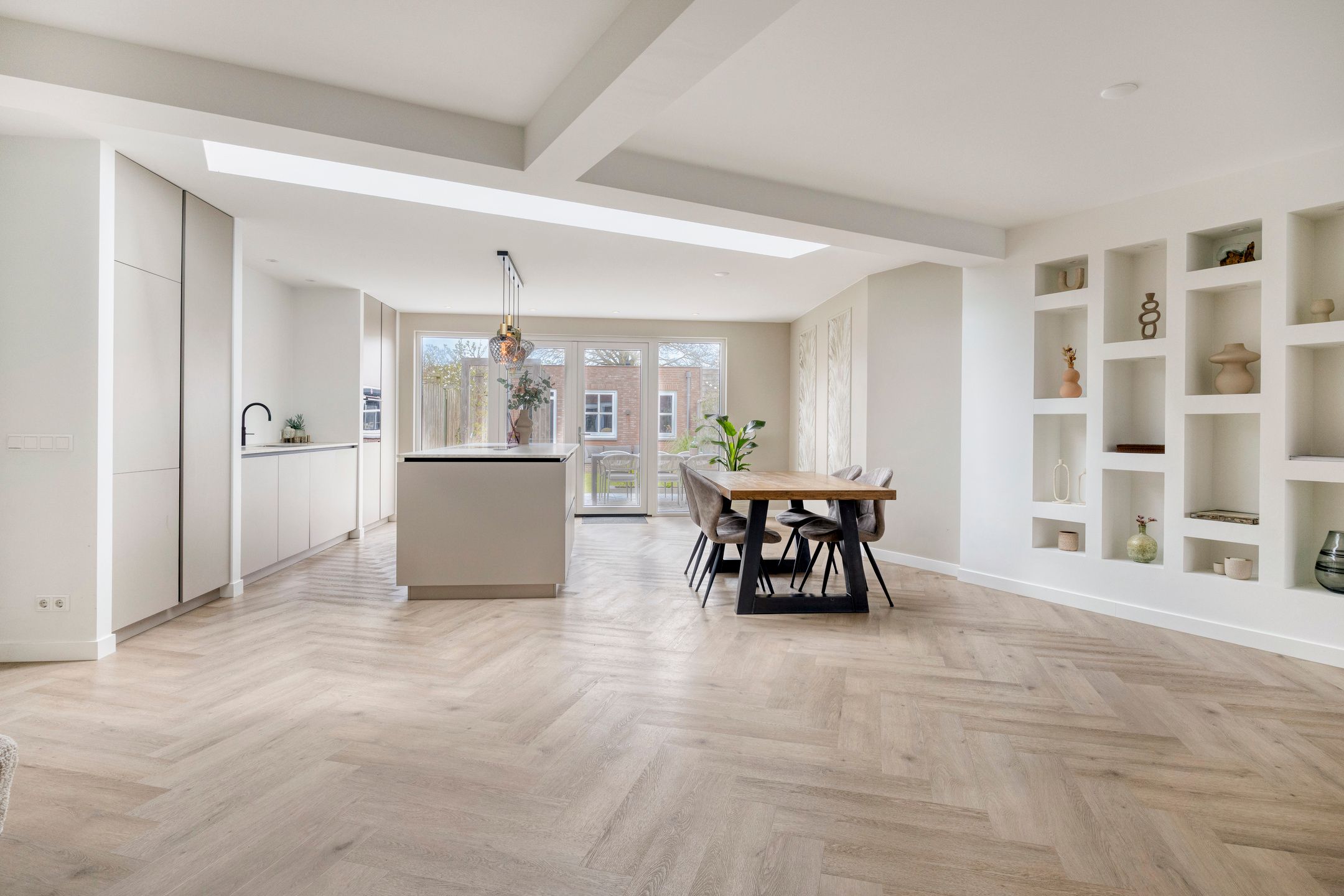 Luxury Modernised Terraced Home with Versatile Outbuilding — 12