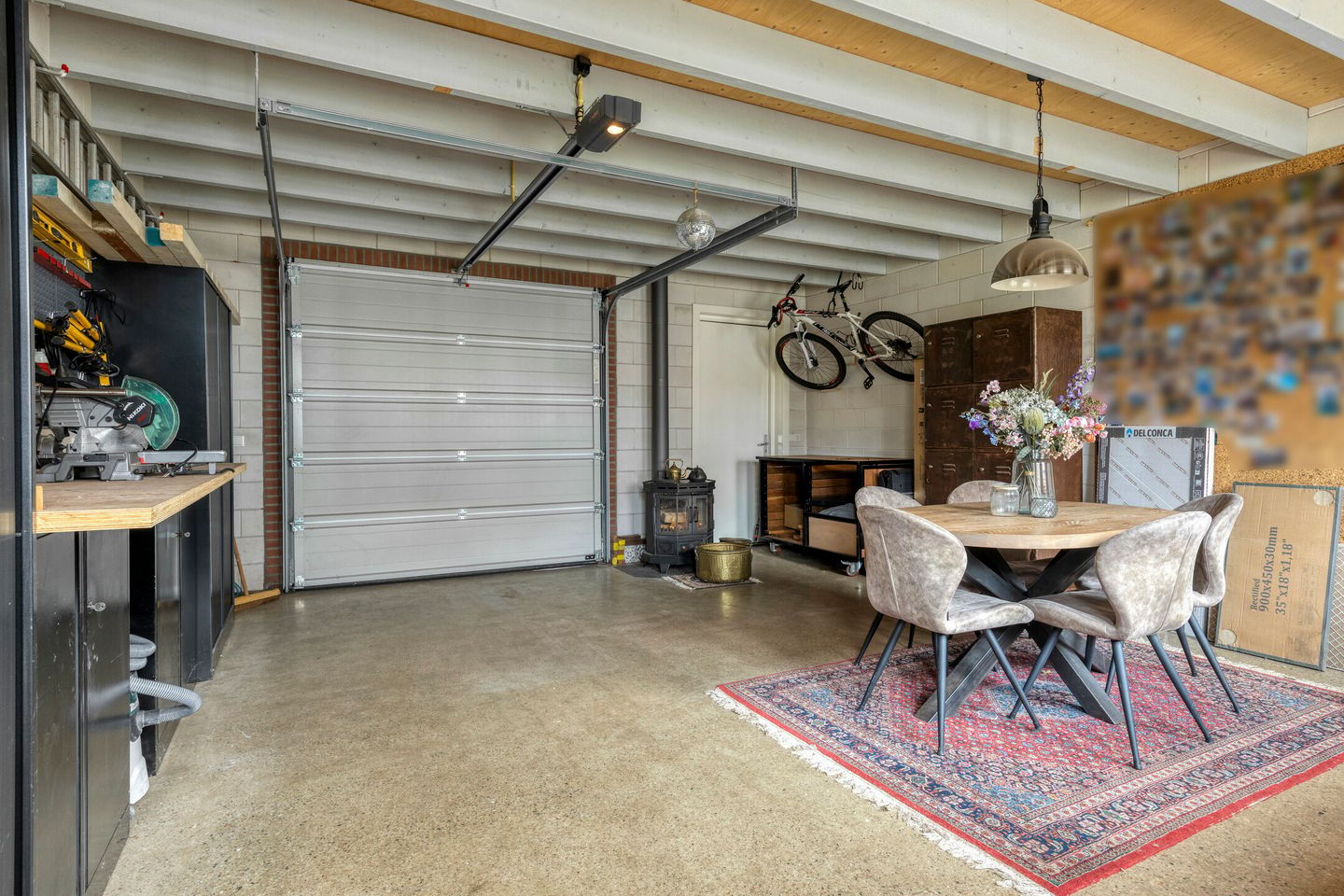 Luxury Modernised Terraced Home with Versatile Outbuilding — 40