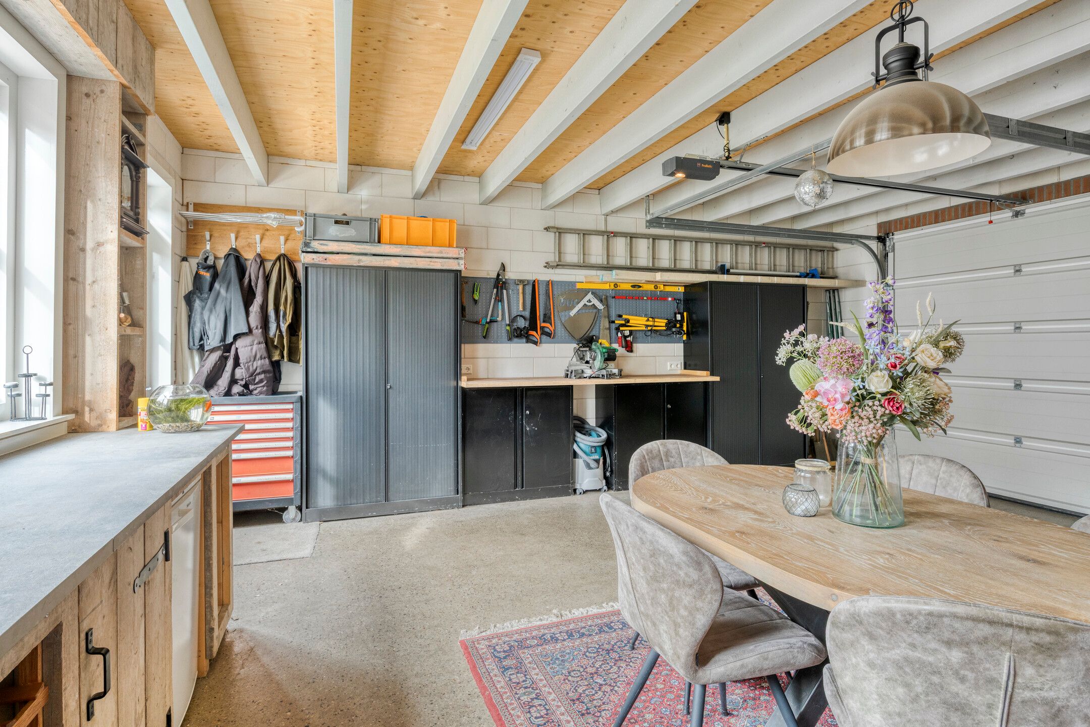 Luxury Modernised Terraced Home with Versatile Outbuilding — 39