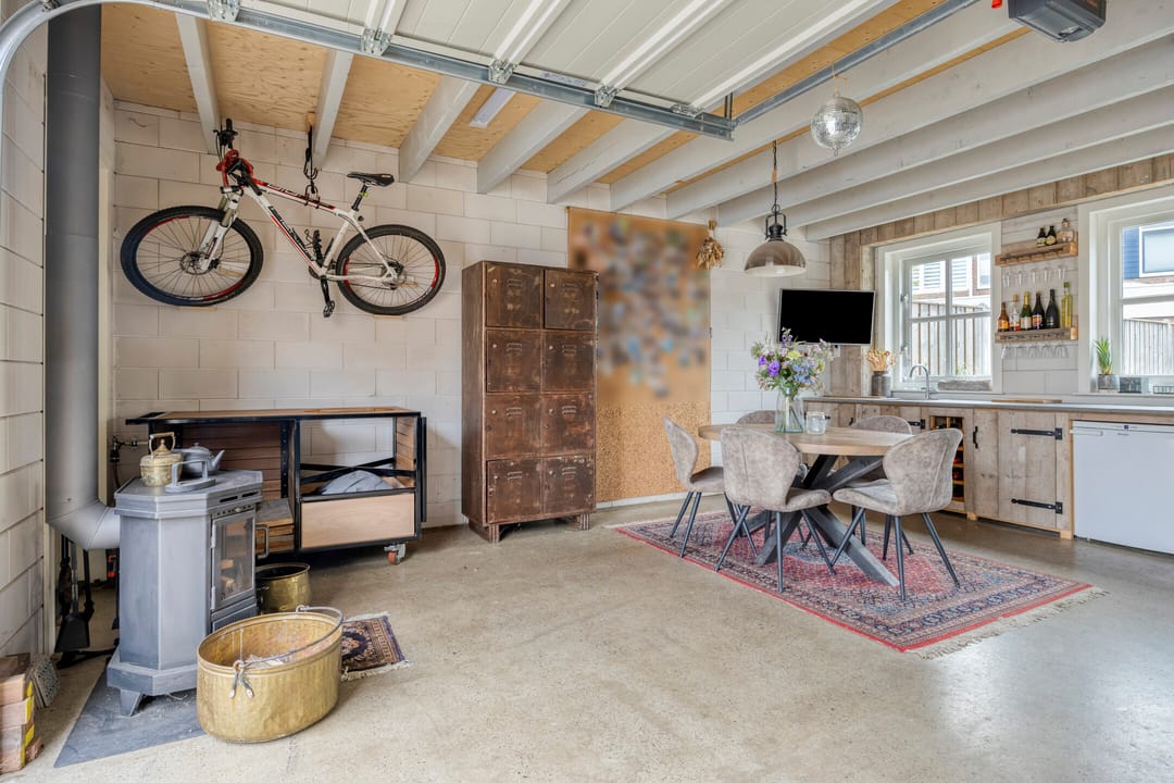 Luxury Modernised Terraced Home with Versatile Outbuilding — 41