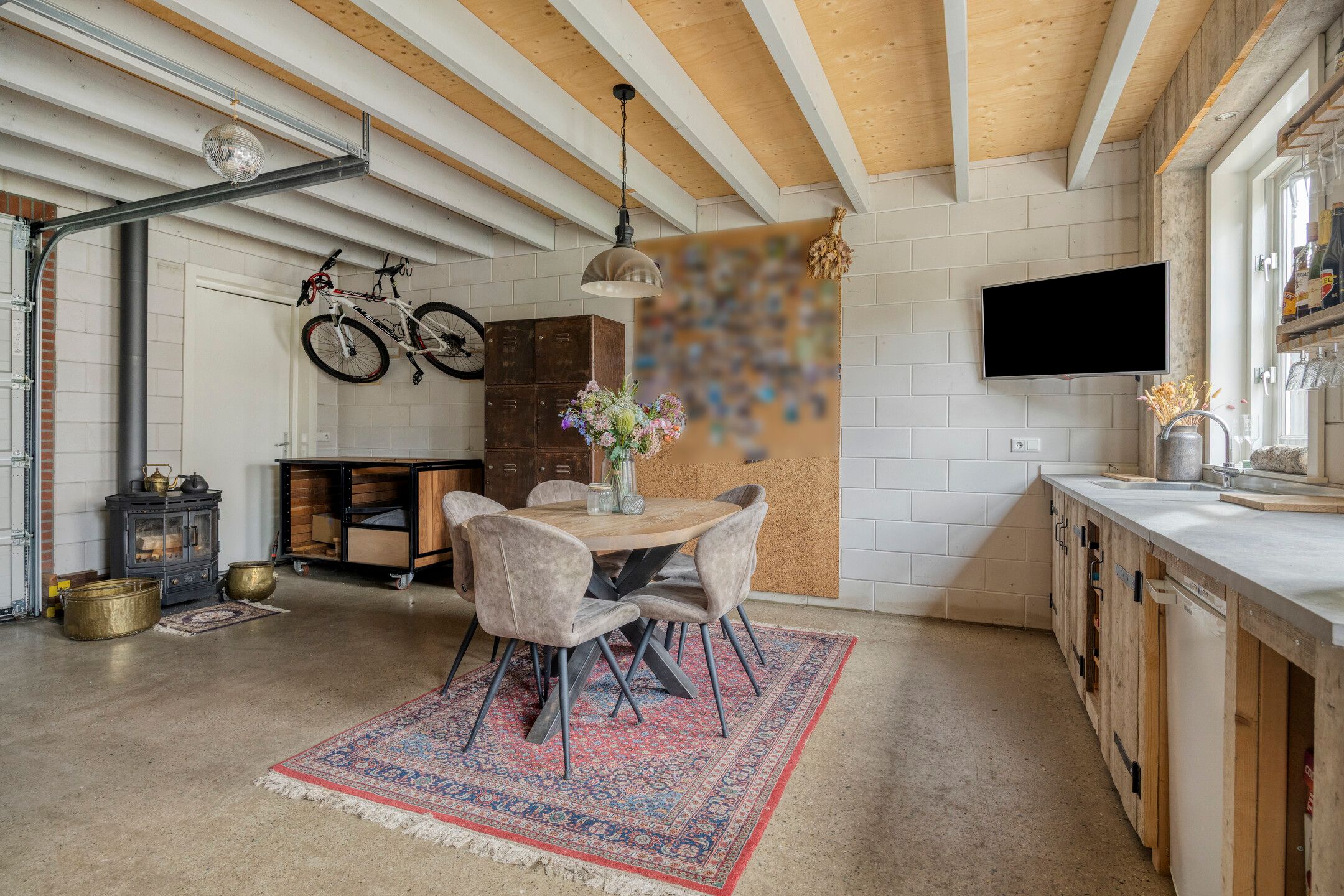 Luxury Modernised Terraced Home with Versatile Outbuilding — 42