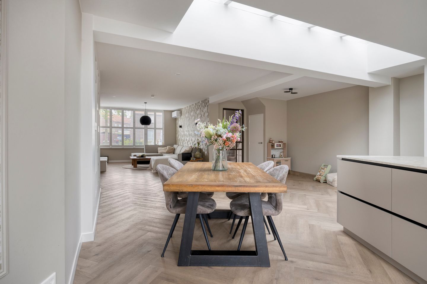 Luxury Modernised Terraced Home with Versatile Outbuilding — 19