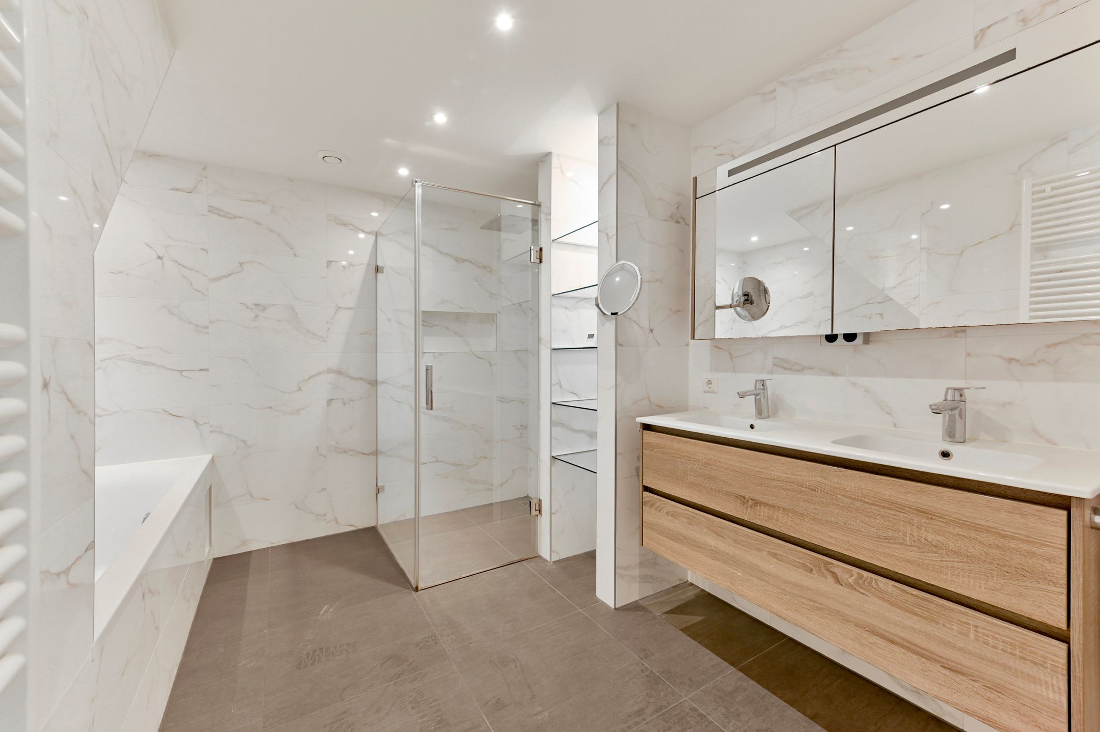 Foto 24 van Raamweg 22