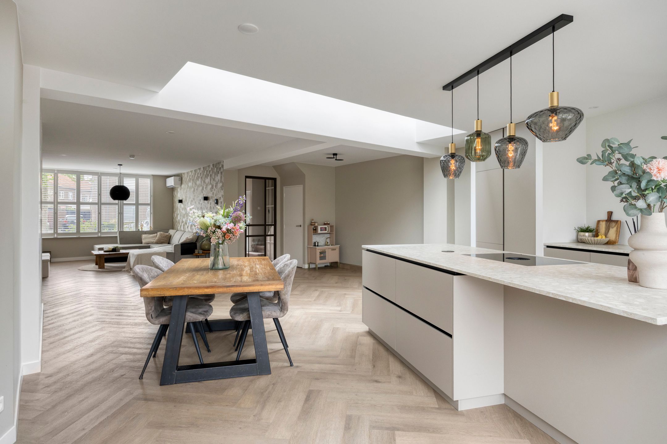 Luxury Modernised Terraced Home with Versatile Outbuilding — 18