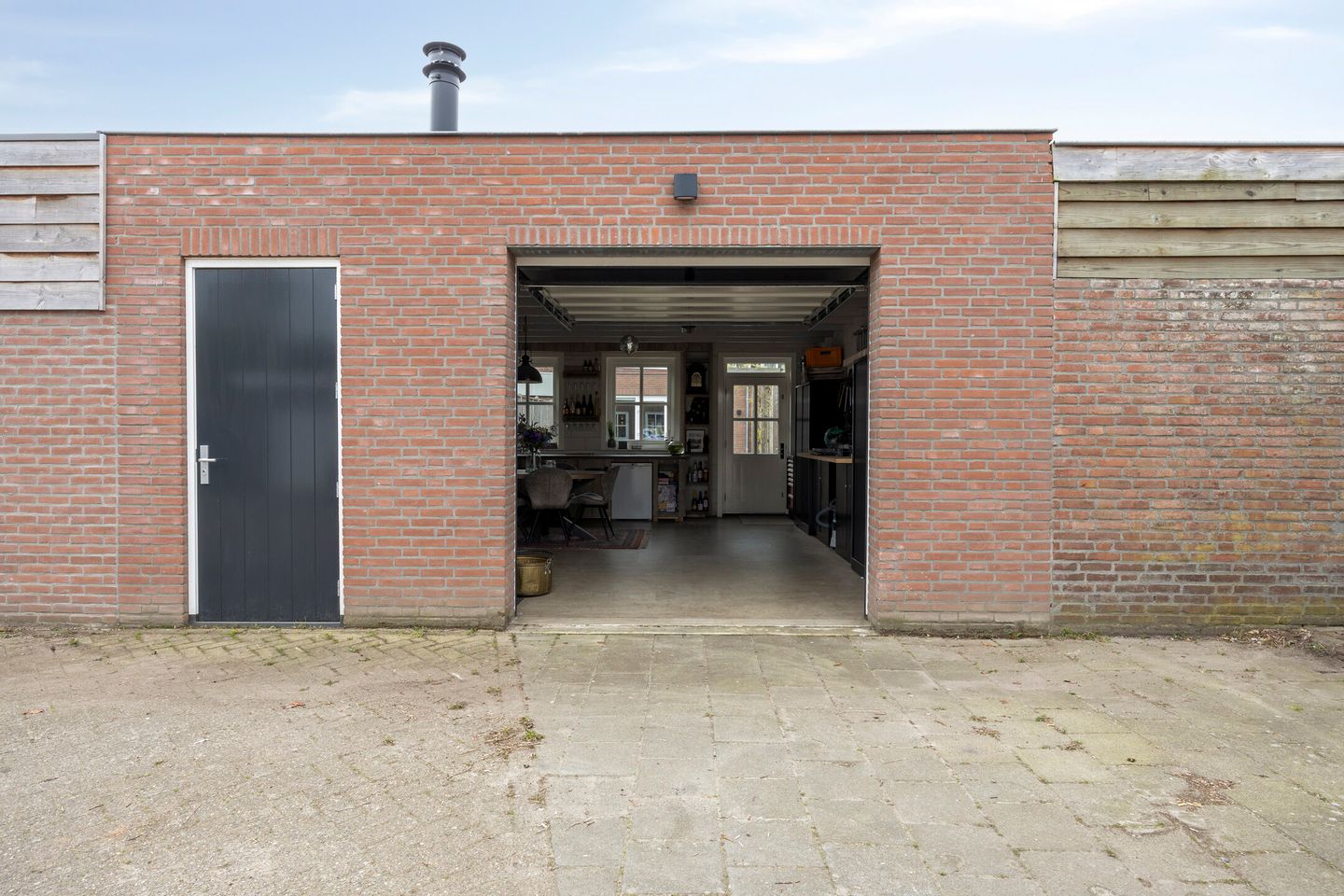 Luxury Modernised Terraced Home with Versatile Outbuilding — 44