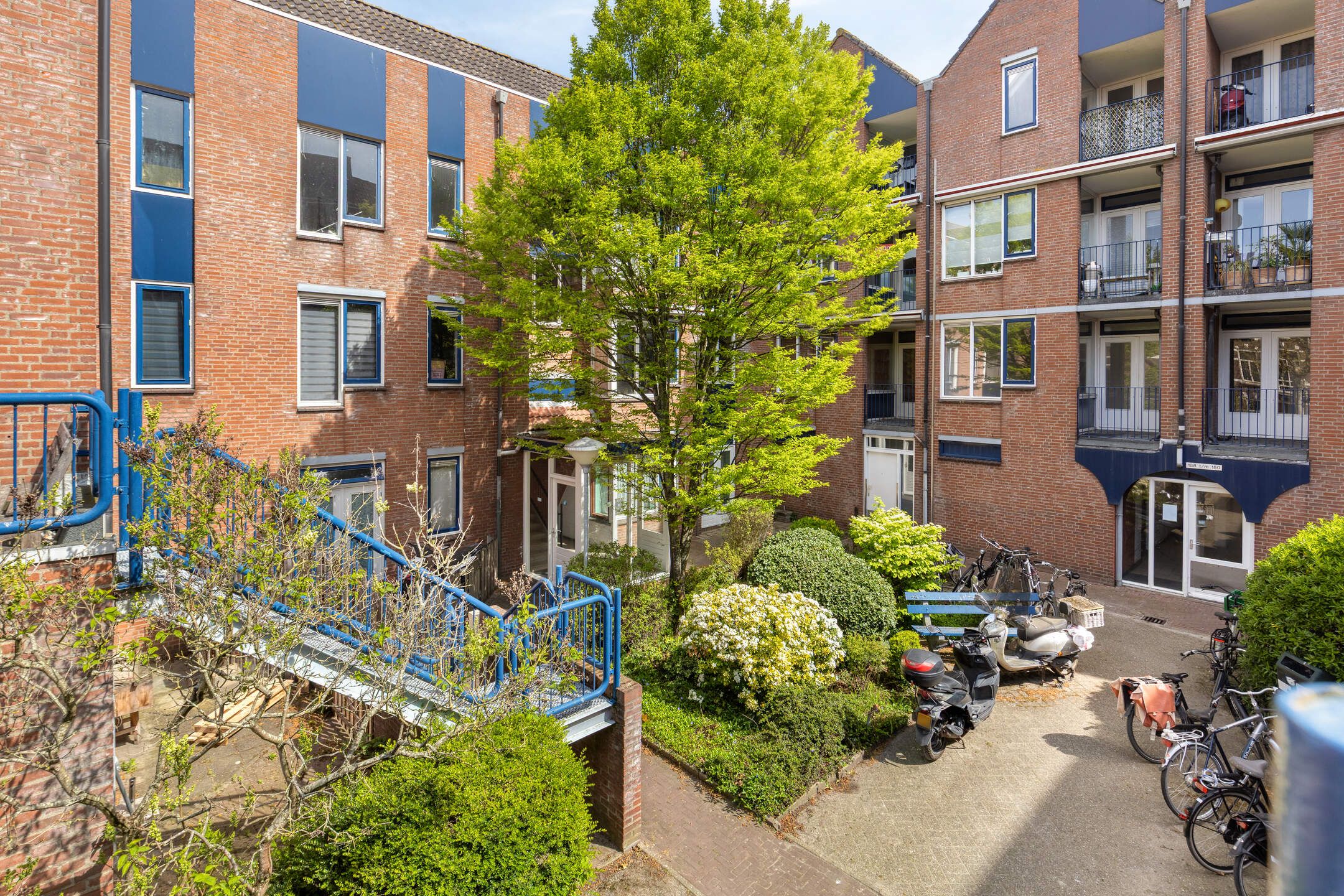 Photo 27 of Van Dishoeckstraat 140