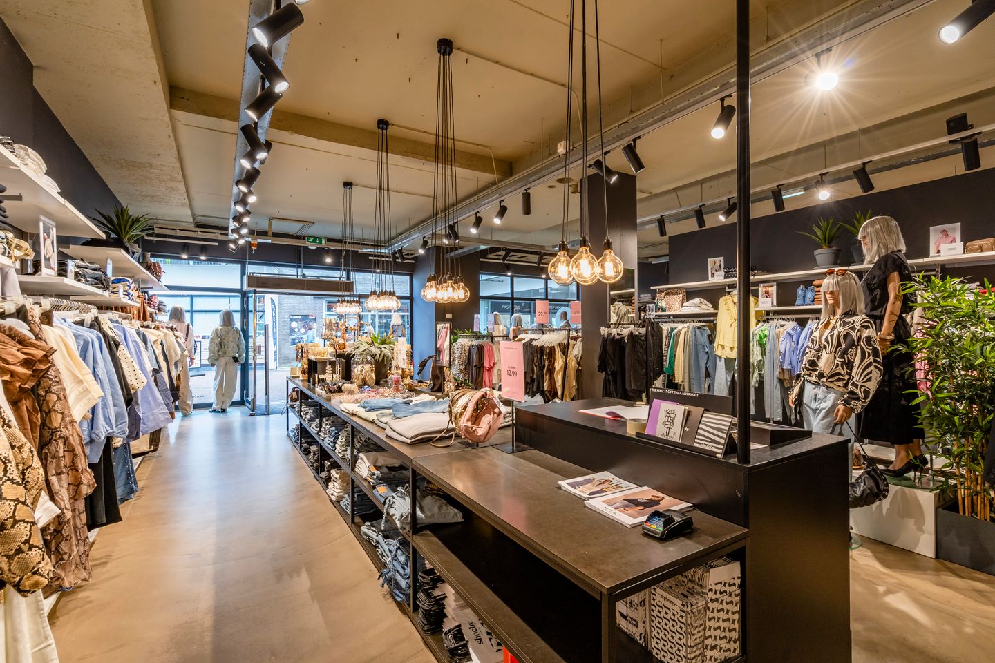 View photo 5 of Thorheimpassage 1