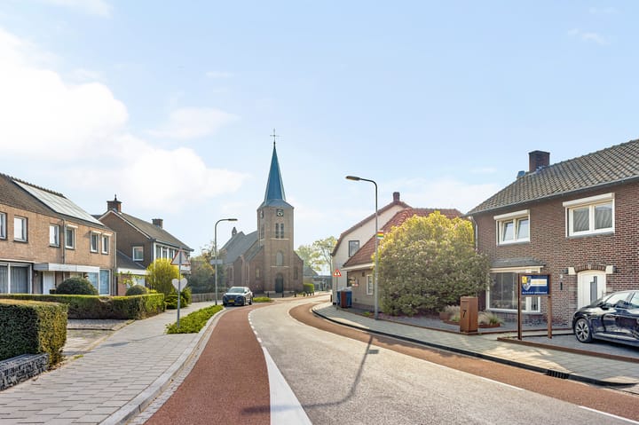 Photo 2 of Margarethastraat 10