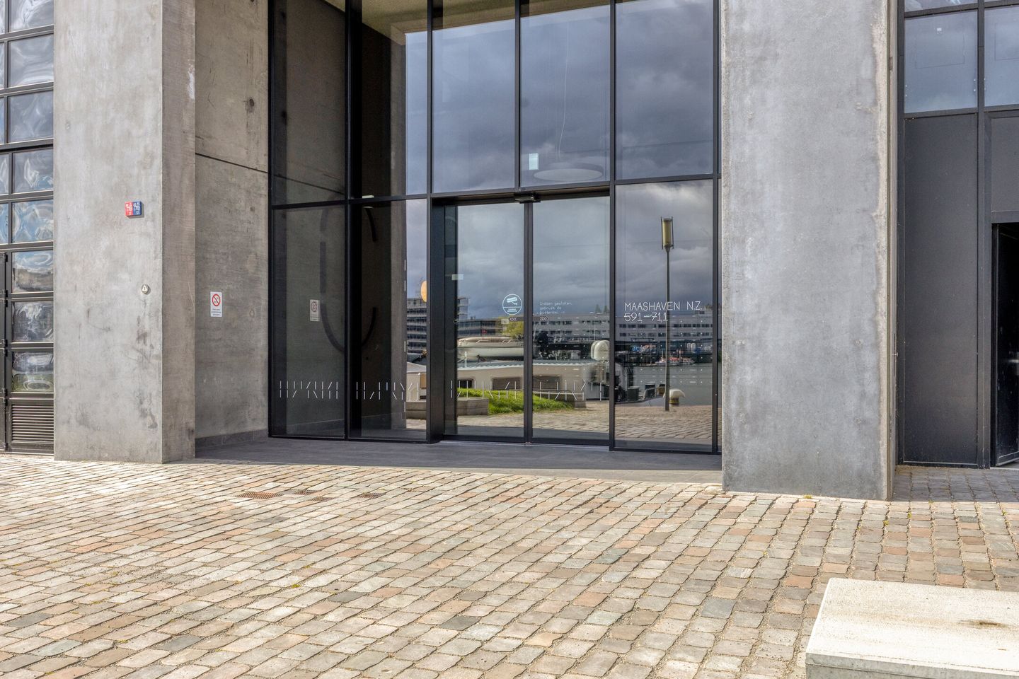 Foto 5 van Maashaven N.z. 667