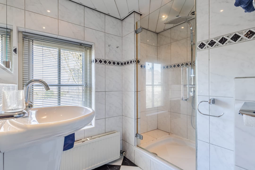Spacious semi-detached home with generous garden in desirable Lochem-Oost — 32