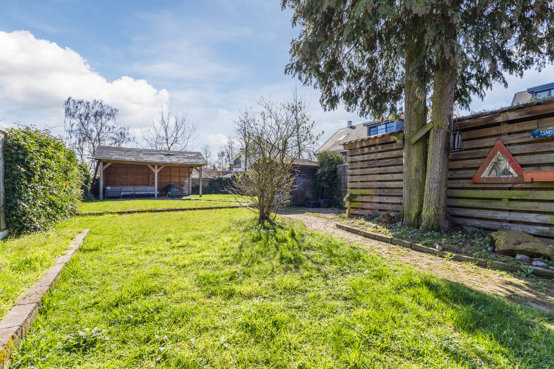 Spacious semi-detached home with generous garden in desirable Lochem-Oost — 46