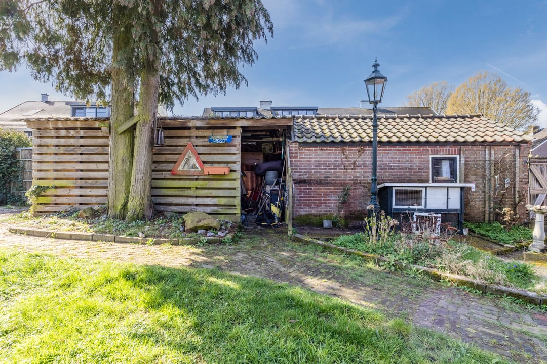 Spacious semi-detached home with generous garden in desirable Lochem-Oost — 47