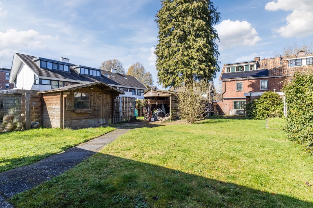 Spacious semi-detached home with generous garden in desirable Lochem-Oost — 52