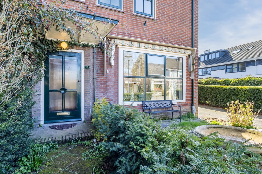 Spacious semi-detached home with generous garden in desirable Lochem-Oost — 53