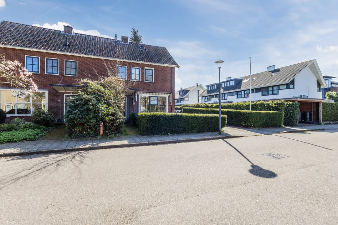 Spacious semi-detached home with generous garden in desirable Lochem-Oost — 56