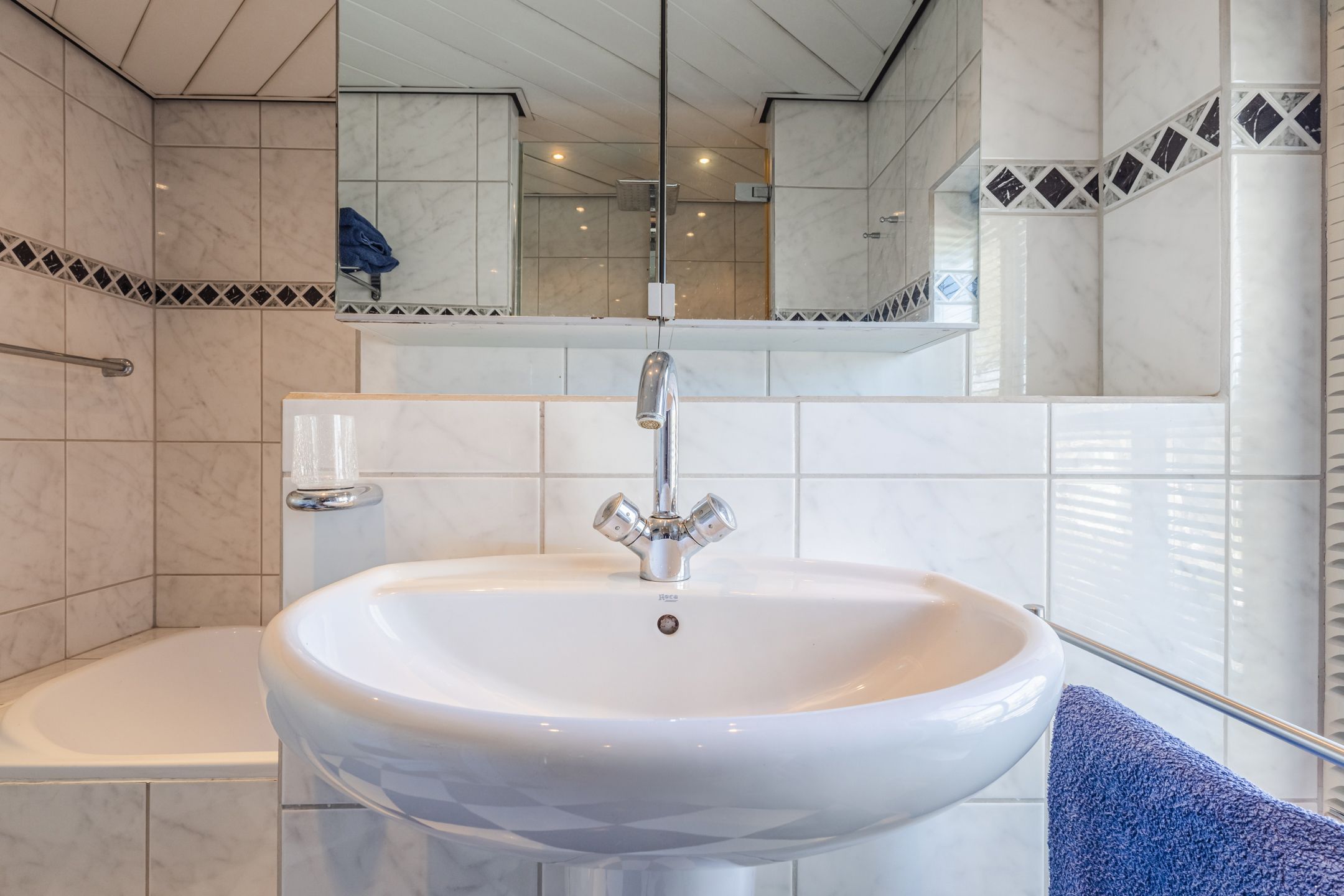 Spacious semi-detached home with generous garden in desirable Lochem-Oost — 33