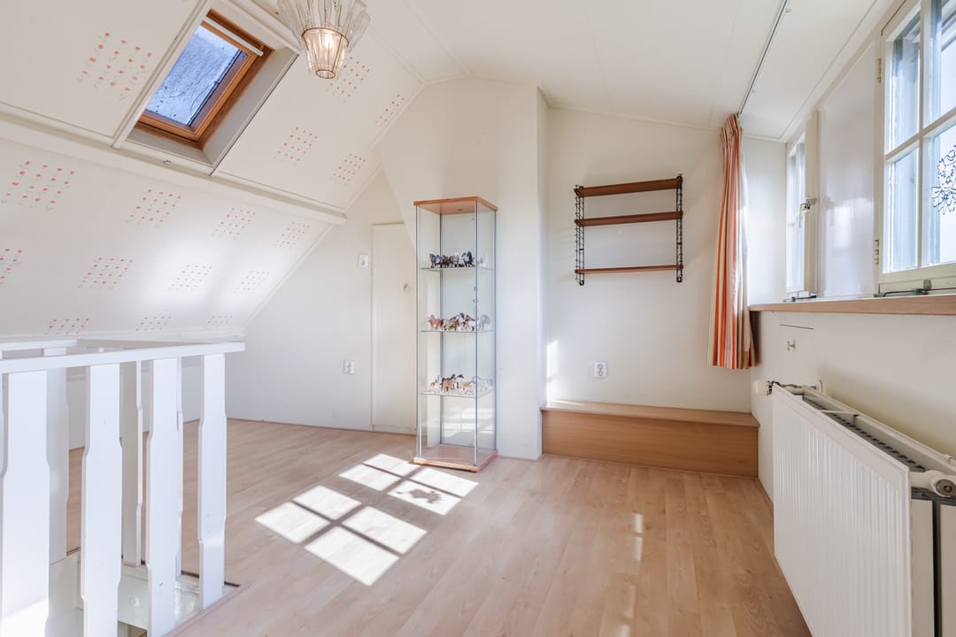 Spacious semi-detached home with generous garden in desirable Lochem-Oost — 38