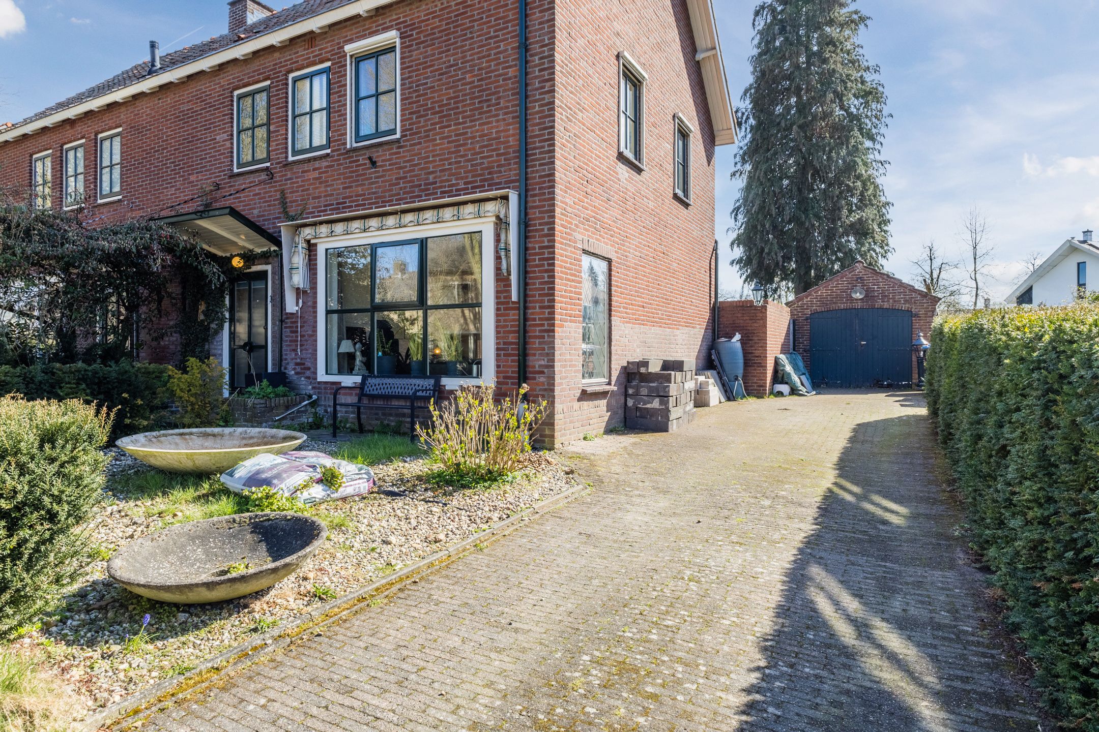 Spacious semi-detached home with generous garden in desirable Lochem-Oost — 54