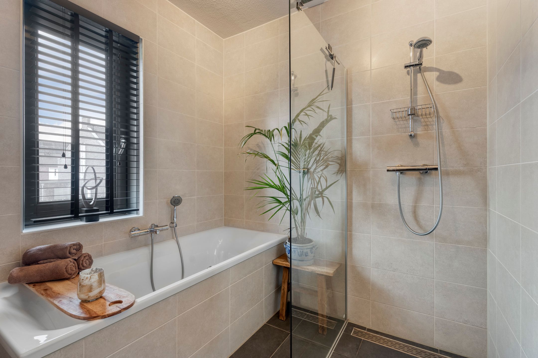 Photo 45 of Op de set 86