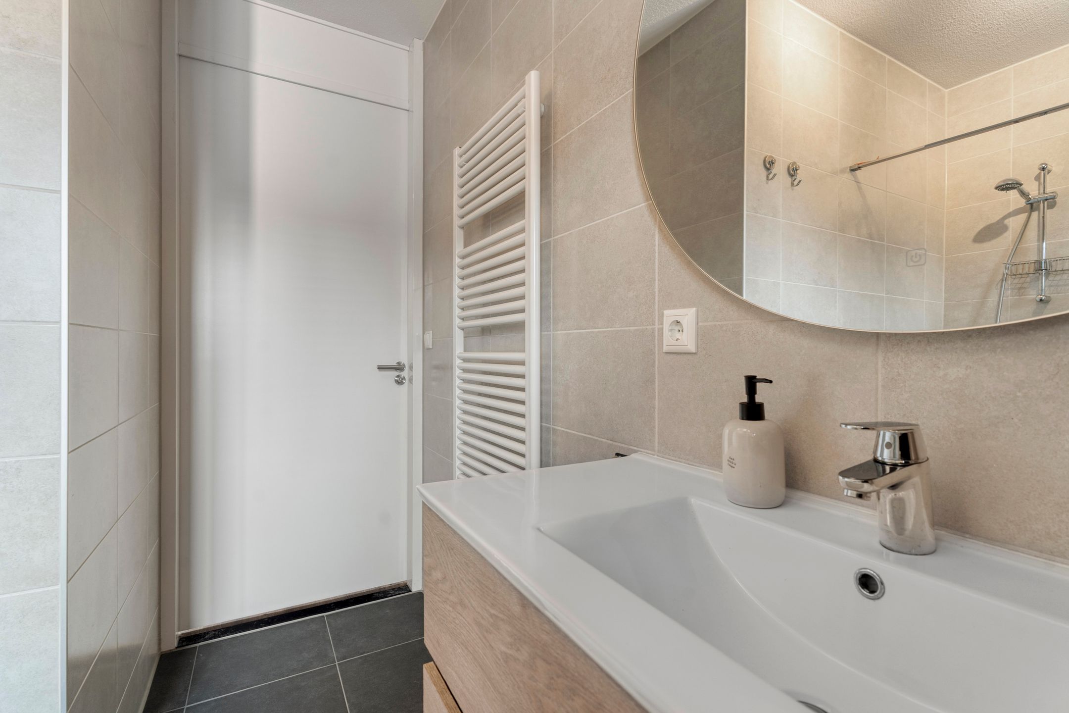 Photo 48 of Op de set 86